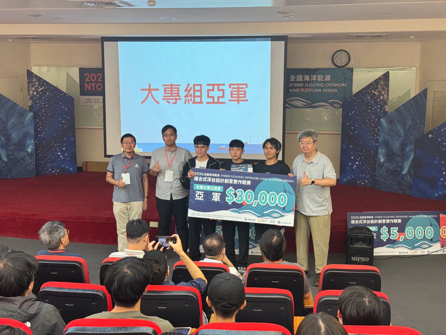 2026.08.19指導學生創作之作品「具萬向樞紐機構之複合式環型浮式平台設計」參加『2026全國海洋能源複合式浮台設計創意實作競賽』，榮獲第二名。