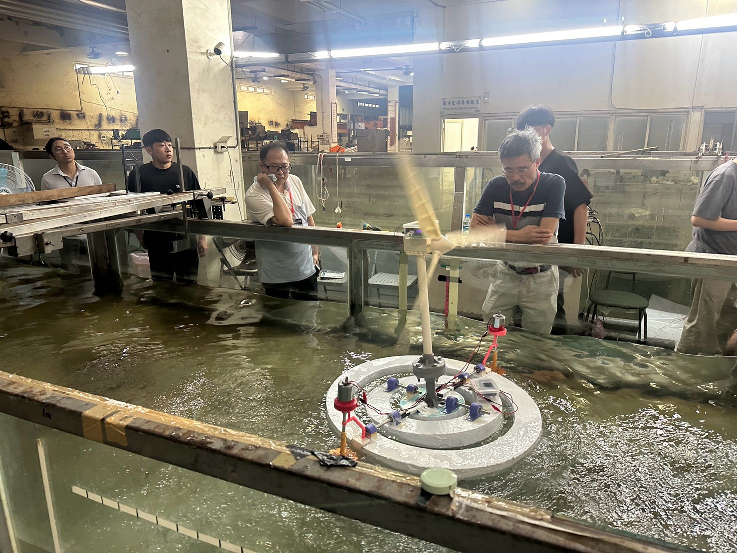 2026.08.19指導學生創作之作品「具萬向樞紐機構之複合式環型浮式平台設計」參加『2026全國海洋能源複合式浮台設計創意實作競賽』，榮獲第二名。