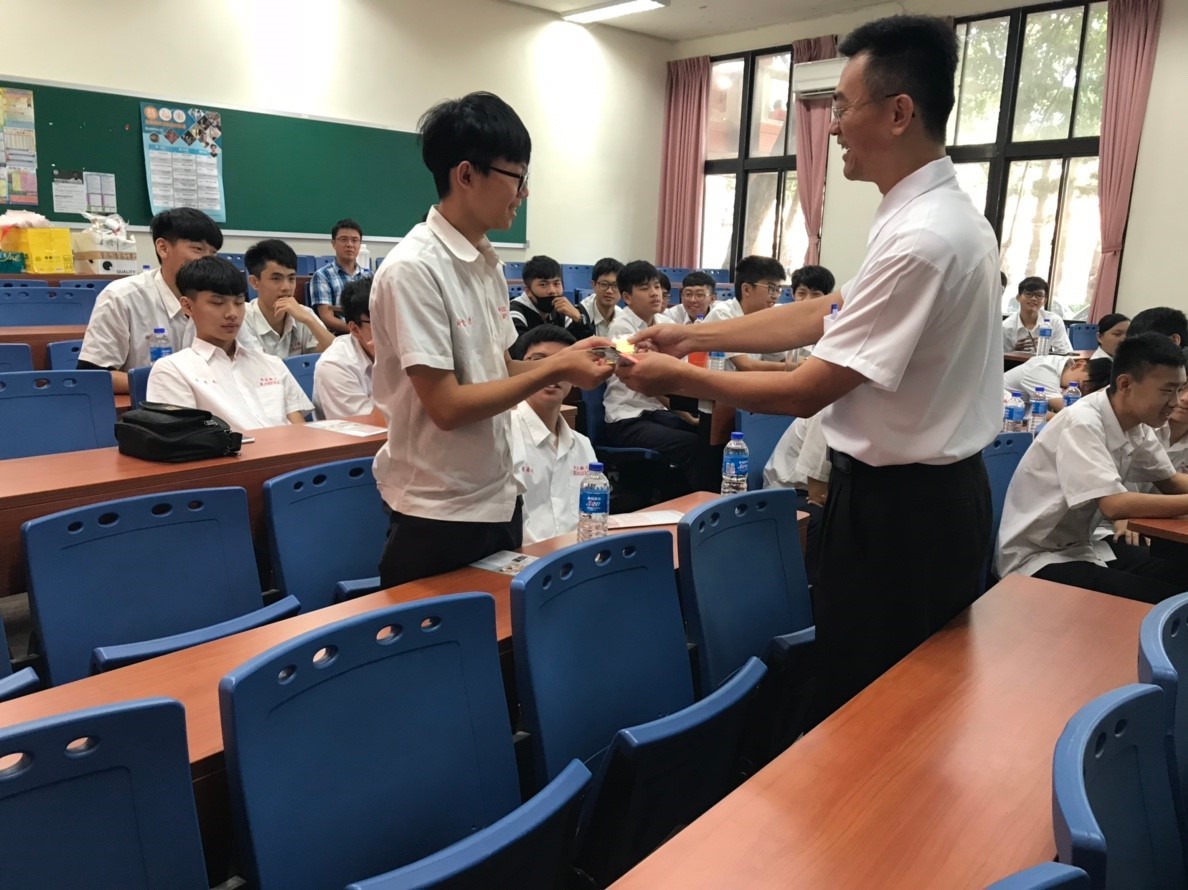 中正高工汽車科來訪 老師指導